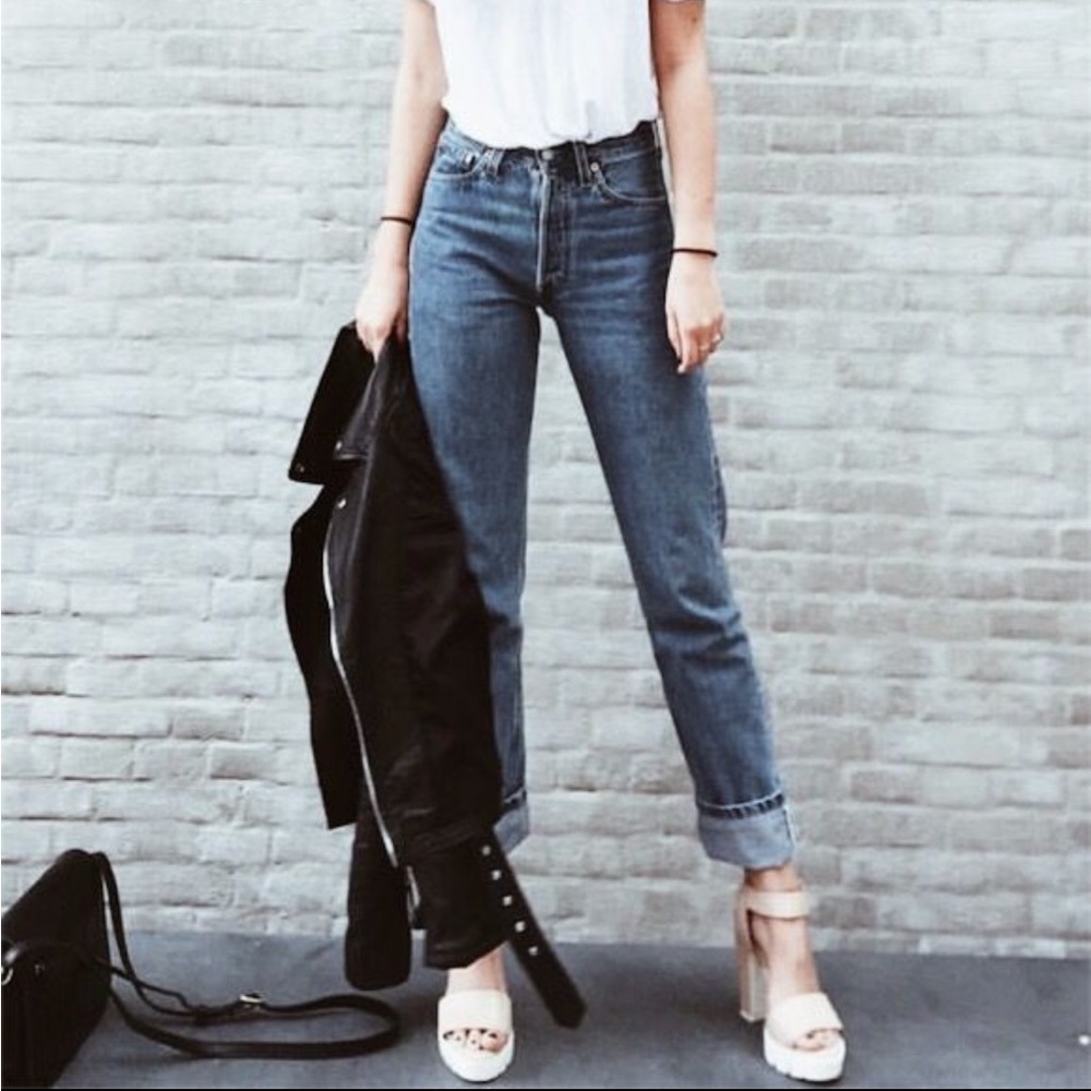Topshop Light Wash Mom Jeans Raw Hem | W28 L32